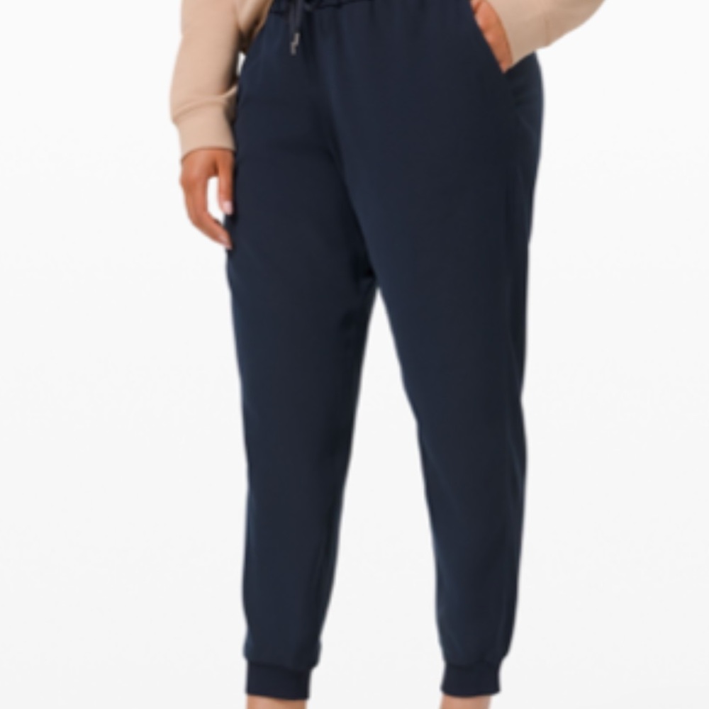 Lululemon navy on the fly mid rise jogger